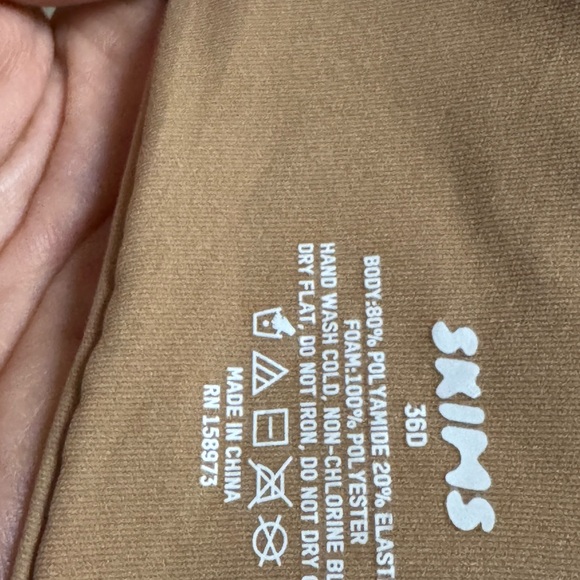 SKIMS Fits Everybody Bra Size 36D - Picture 4 of 6